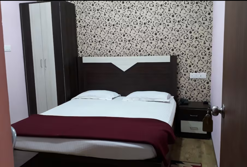 Hotel Royal Inn | Double Bed Deluxe Room